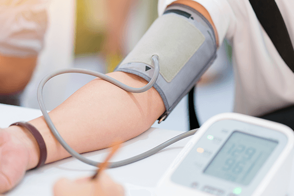 血圧の正常値はいくつ？年代別で平均値は異なるの？血圧を下げる方法などについて紹介！